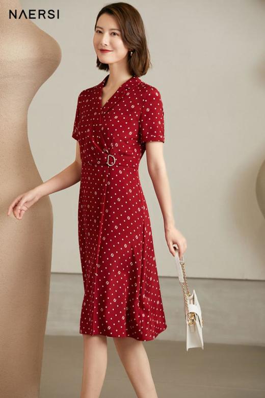 2楼NAERSI服饰红色波点桑蚕丝连衣裙 商品图2