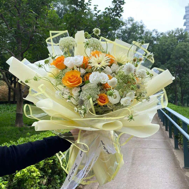 辉煌玫瑰混搭花束