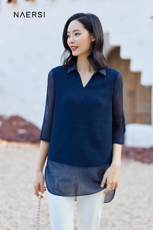 2楼NAERSI服饰蓝色压褶衬衫 商品图0
