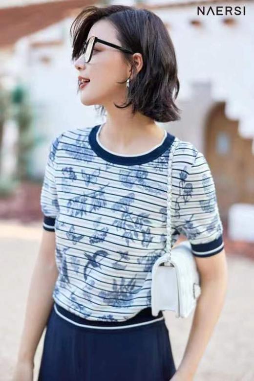 2楼NAERSI服饰印花针织衫 商品图3