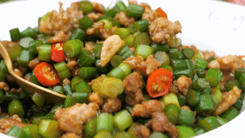 蒜苔别直接下锅炒，焯水、过油都错了！