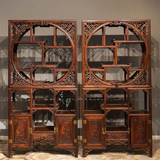 清 红木月洞式博古架（一对） 商品图0