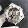 恒.宝Hublot 宇舶 全新Big Bang Sang Bleu II 刺青腕表！
1️⃣直径45毫米！图形元素贯穿表壳，通过切割和雕刻融入到六边形表圈之中。6颗H型钛金螺钉牢固定表圈。表耳处带 商品缩略图6