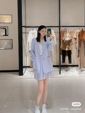 3楼阿玛施AMASS服饰浅色西服