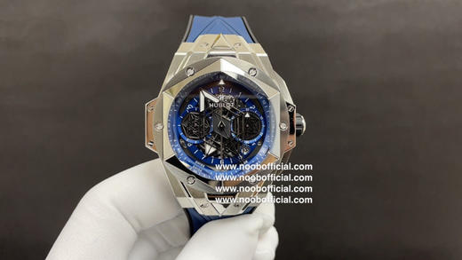 恒.宝Hublot 宇舶 全新Big Bang Sang Bleu II 刺青腕表！
1️⃣直径45毫米！图形元素贯穿表壳，通过切割和雕刻融入到六边形表圈之中。6颗H型钛金螺钉牢固定表圈。表耳处带 商品图7