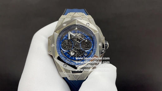 恒.宝Hublot 宇舶 全新Big Bang Sang Bleu II 刺青腕表！
1️⃣直径45毫米！图形元素贯穿表壳，通过切割和雕刻融入到六边形表圈之中。6颗H型钛金螺钉牢固定表圈。表耳处带 商品图8