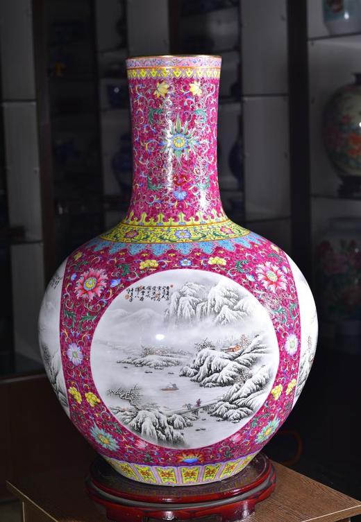 胭脂红扒花开窗雪景天球瓶 商品图0