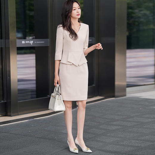 米色职业连衣裙女春夏新款七分袖气质通勤V领修身包臀裙子 商品图3