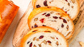  纯奶和面、满满果仁，新疆人的大列巴到底多好吃？ 