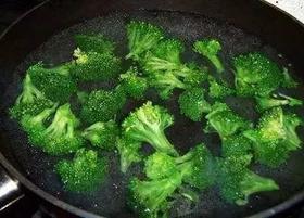 如何保持西蓝花颜色？