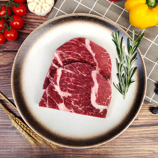 【新年礼盒套餐六： 中西合味家宴礼盒】 4.9斤装——谷饲安格斯板腱牛排 4片+谷饲安格斯上脑牛排 2片+精选牛肋条 2包+金钱腱 2条 送卤料包1包+海盐黑胡椒碎10包+新年贺卡 商品图2