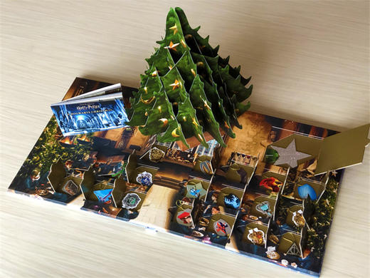 哈利波特立体书 霍格沃茨的圣诞节 英文原版 Harry Potter A Hogwarts Christmas Pop Up 3D益智活动书进口原版英语书籍圣诞节绘本 商品图2