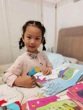 黄亦可 5岁  开心跟读 快乐阅读的小可爱