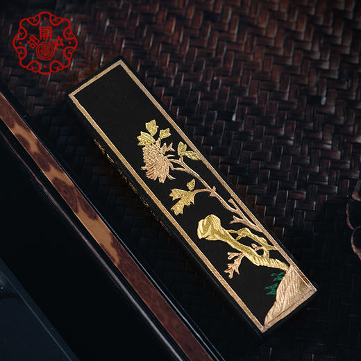 非遗胡开文徽墨 超顶漆烟墨，墨模精细，人工雕刻而成，图案生动，烟苔细致油润，墨锭表面可以看到墨模的纹路 非遗技艺超顶漆烟墨 商品图3