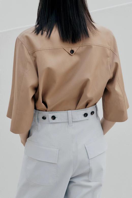 LOW CLASSIC  浅棕色尖领单口袋中袖口袋衬衫 商品图2