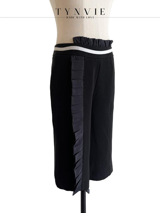 TYNVIE 排褶花边装饰中裤- 黑色 商品图3