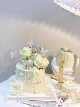鲜花纯白蛋糕（备注年龄数字）