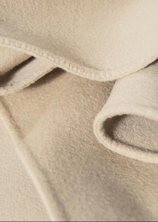 TOTEME 奶灰色羊绒宽围巾 商品图4