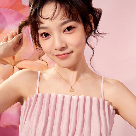 周六福珠宝月神兔黄金吊坠女款定价3D硬金玄月萌兔挂坠珐琅足金 商品图3