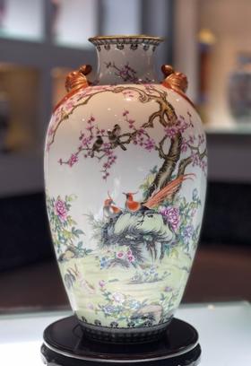 粉彩花鸟双耳瓶