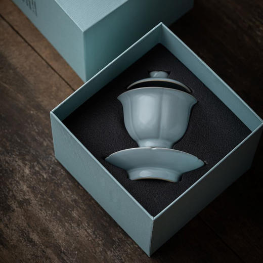 汝窑开片六瓣葵口盖碗 商品图2