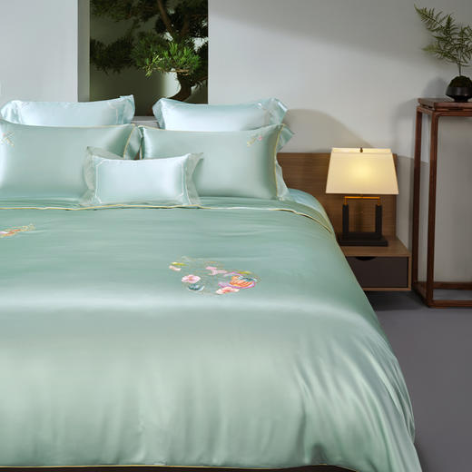 皇锦 真丝手绣双人蚕丝被子三件套-盘金福禄HJ11658 商品图1