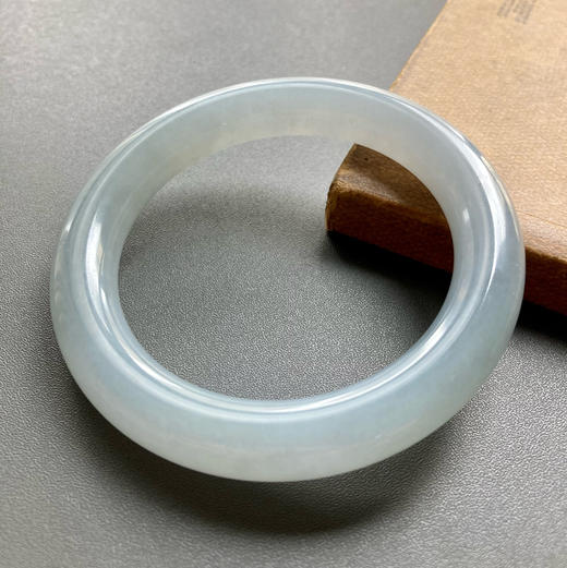 糯冰种厚庄翡翠圆条手镯59 商品图0
