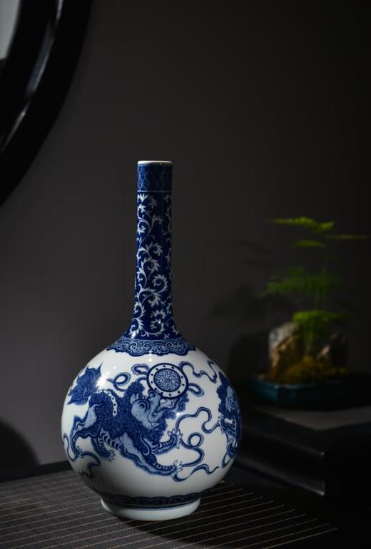 青花事事如意胆瓶 商品图0