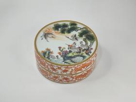 矾红描金孔雀纹印泥盒
