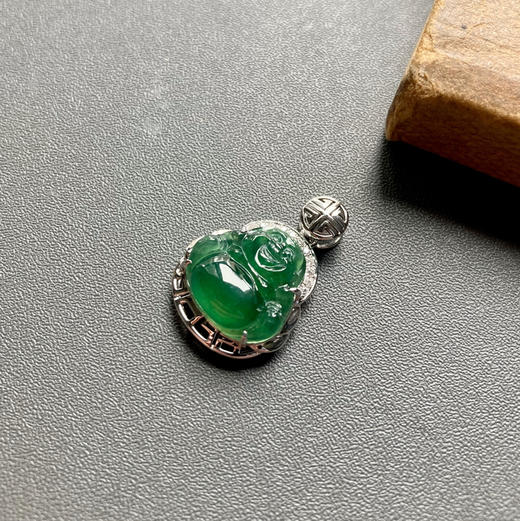 高冰种湖水绿翡翠弥勒佛18k白金钻石镶嵌 商品图0