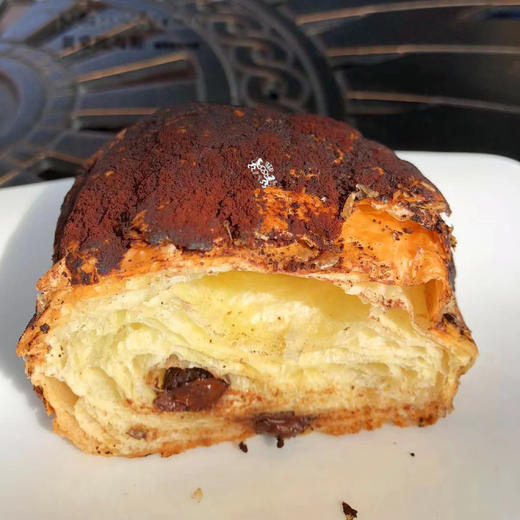chocolate danish with coco powder网红脏脏包巧克力酥巧克力丹麦