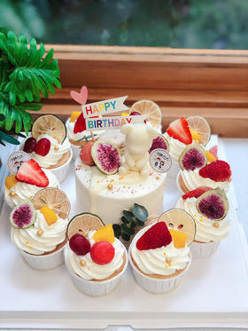 四寸巧克力熊奶油蛋糕 加十个纸杯蛋糕 下单前请仔细阅读商品详情