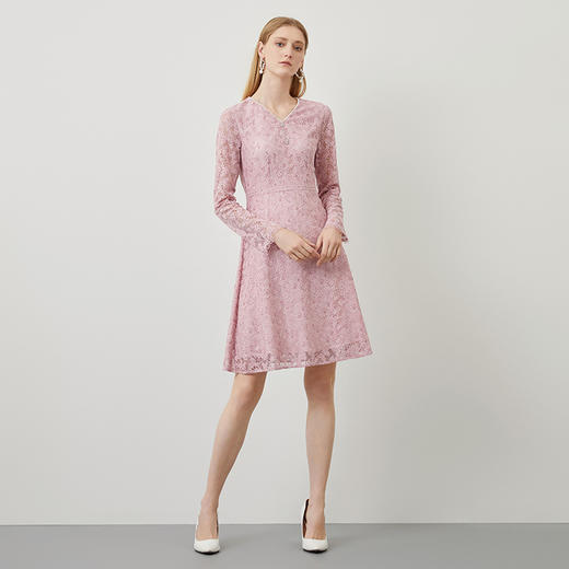 EITIE爱特爱秋季新款气质v领温柔通勤粉色绣花蕾丝a字连衣裙C2207036 商品图3