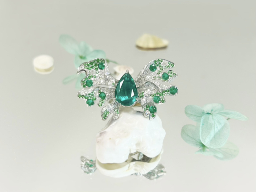 「锦鲤」祖母绿钻石戒指/吊坠/胸针三用款  2.81克拉全净浓绿祖母绿