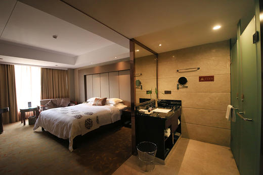 玲珑王国际大酒店【标准单人间】 /【标准双人间】 商品图0