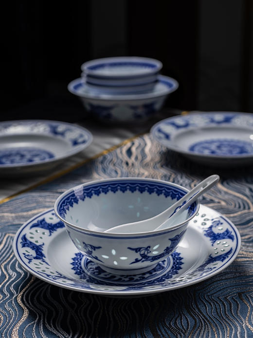 经典设计 DIY搭配 | 富玉陶瓷 青花玲珑瓷 孔雀系列餐具散件 商品图0