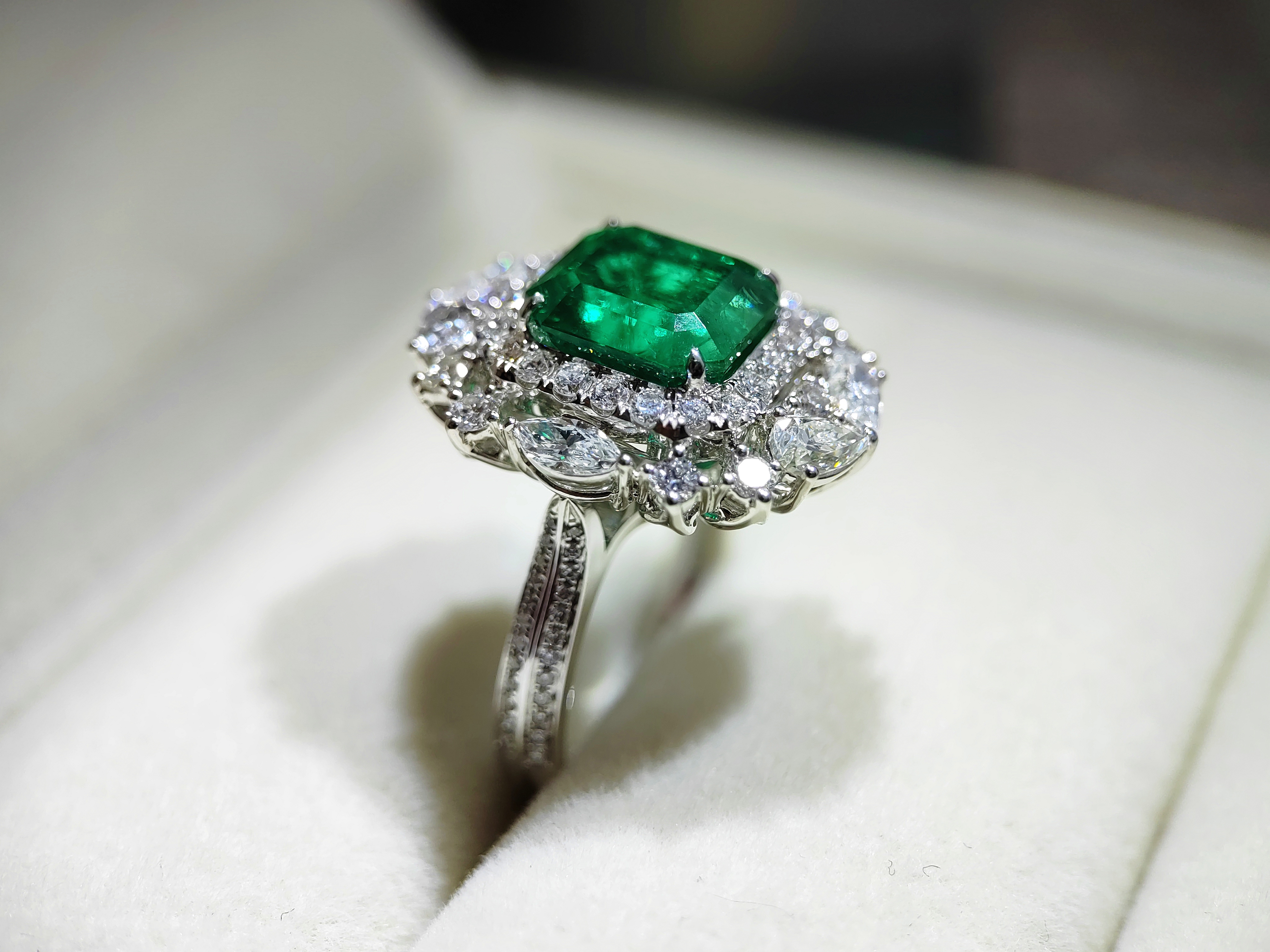 4.58克拉豪镶vivid green祖母绿戒指吊坠两用款