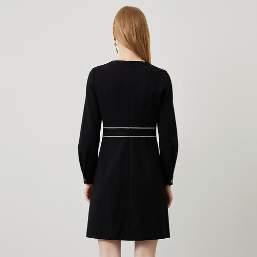 EITIE爱特爱秋季新款时尚撞色腰封设计通勤显瘦黑色连衣裙C2207012 商品图4