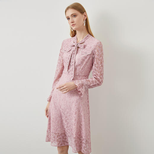 EITIE爱特爱秋新款优雅通勤显瘦系带绣花蕾丝清新粉色连衣裙C2207026 商品图3