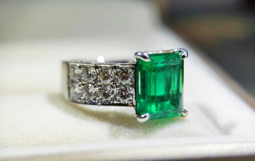 3.45克拉豪镶木佐绿极微油祖母绿戒指 商品图5