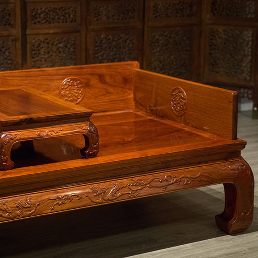 红木浮雕福禄寿三围独板罗汉床及炕桌 商品图4