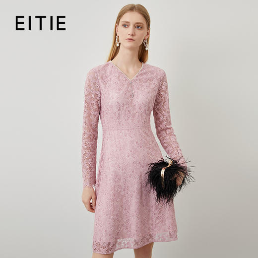 EITIE爱特爱秋季新款气质v领温柔通勤粉色绣花蕾丝a字连衣裙C2207036 商品图0