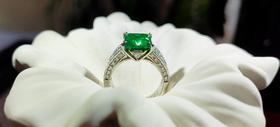 3.45克拉豪镶木佐绿极微油祖母绿戒指