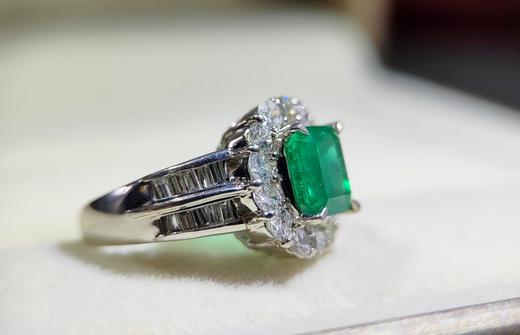 2.01克拉豪镶vividgreen极微油祖母绿戒指 商品图1