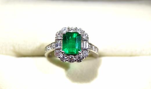 1.91克拉豪镶木佐绿极微油祖母绿戒指 商品图1