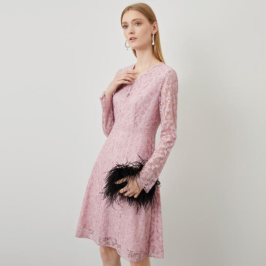 EITIE爱特爱秋季新款气质v领温柔通勤粉色绣花蕾丝a字连衣裙C2207036 商品图2