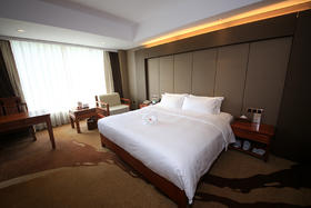 玲珑王国际大酒店【豪华单人间】 /【豪华双人间】