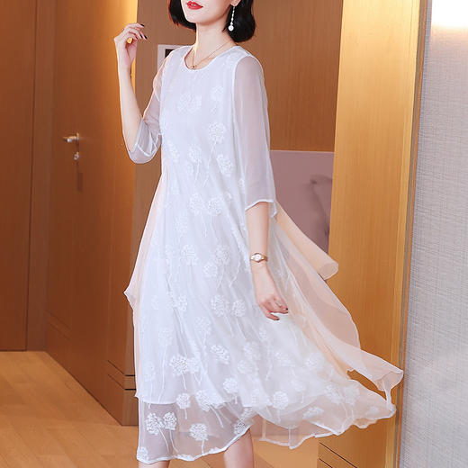 白色真丝连衣裙,顺纡刺绣宽松飘逸很仙桑蚕丝连衣裙KDS-8908 商品图0