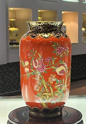 珐琅彩描金石榴瓶