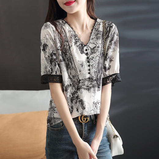 法式小众衬衫女2022新款夏季设计感水墨印花蕾丝v领别致半袖上衣 YX2082 商品图3